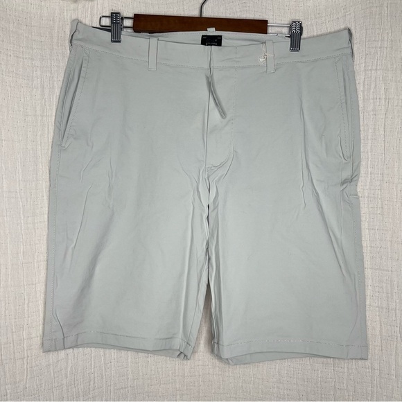 J. Crew 10.5" tech short in Khaki Gray H9326 waist 36 - Picture 2 of 5